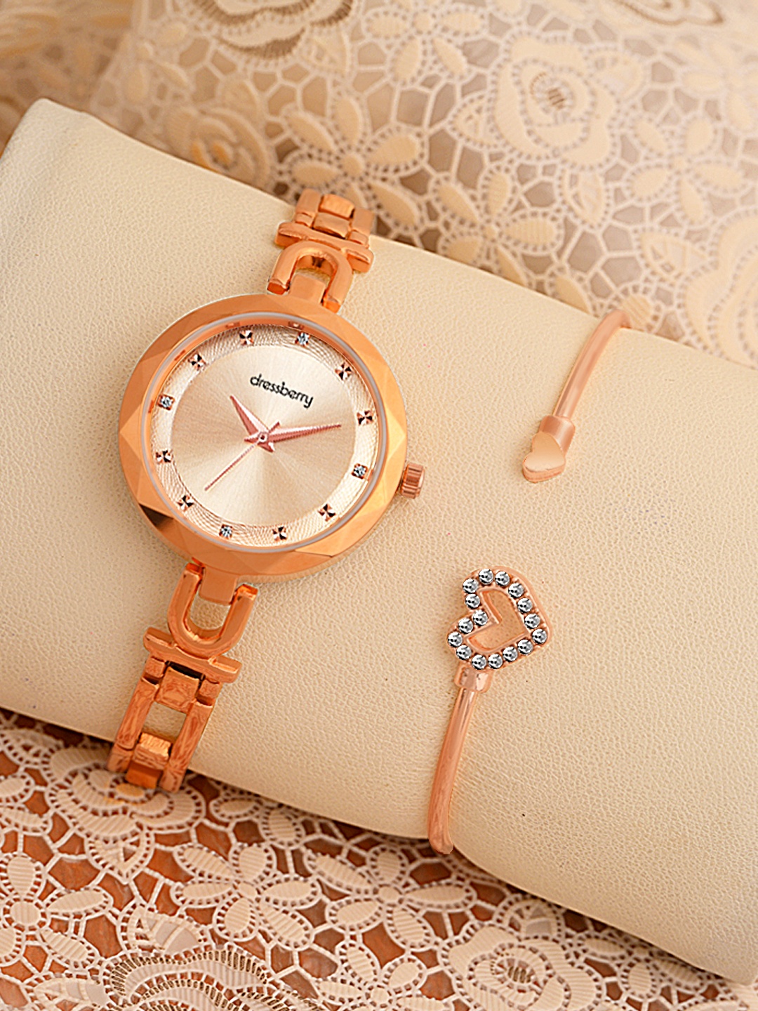 

DressBerry Women Analog Watch & Bracelet Gift Set, Yellow