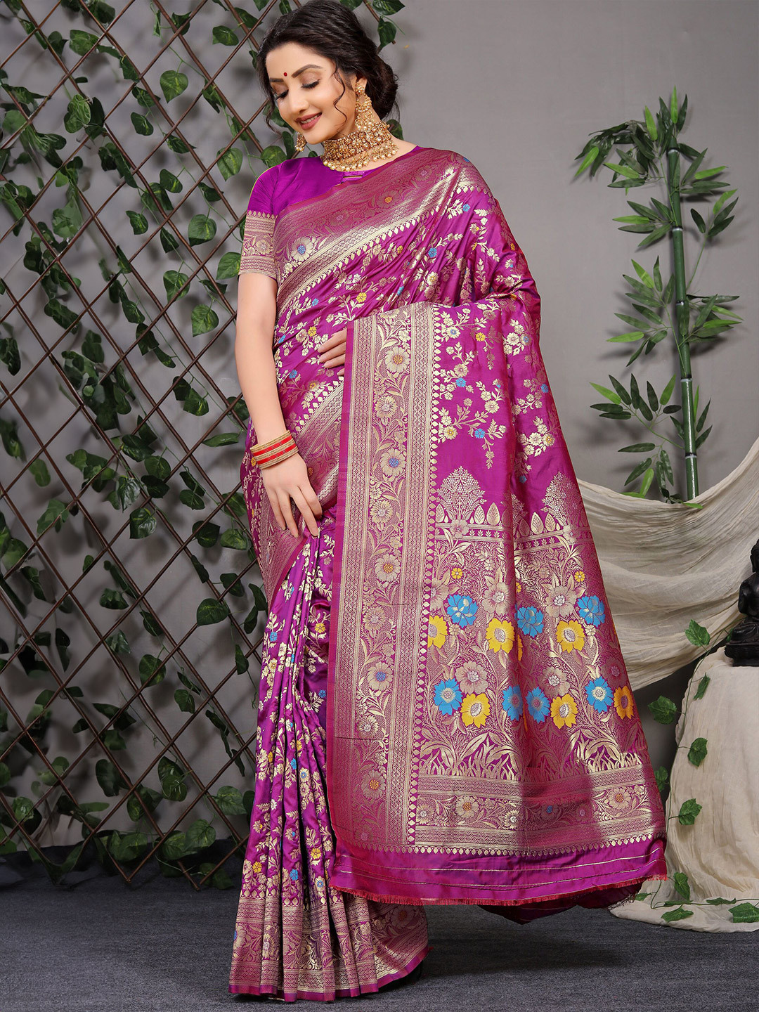 

amirat Woven Design Zari Pure Silk Banarasi Saree, Purple