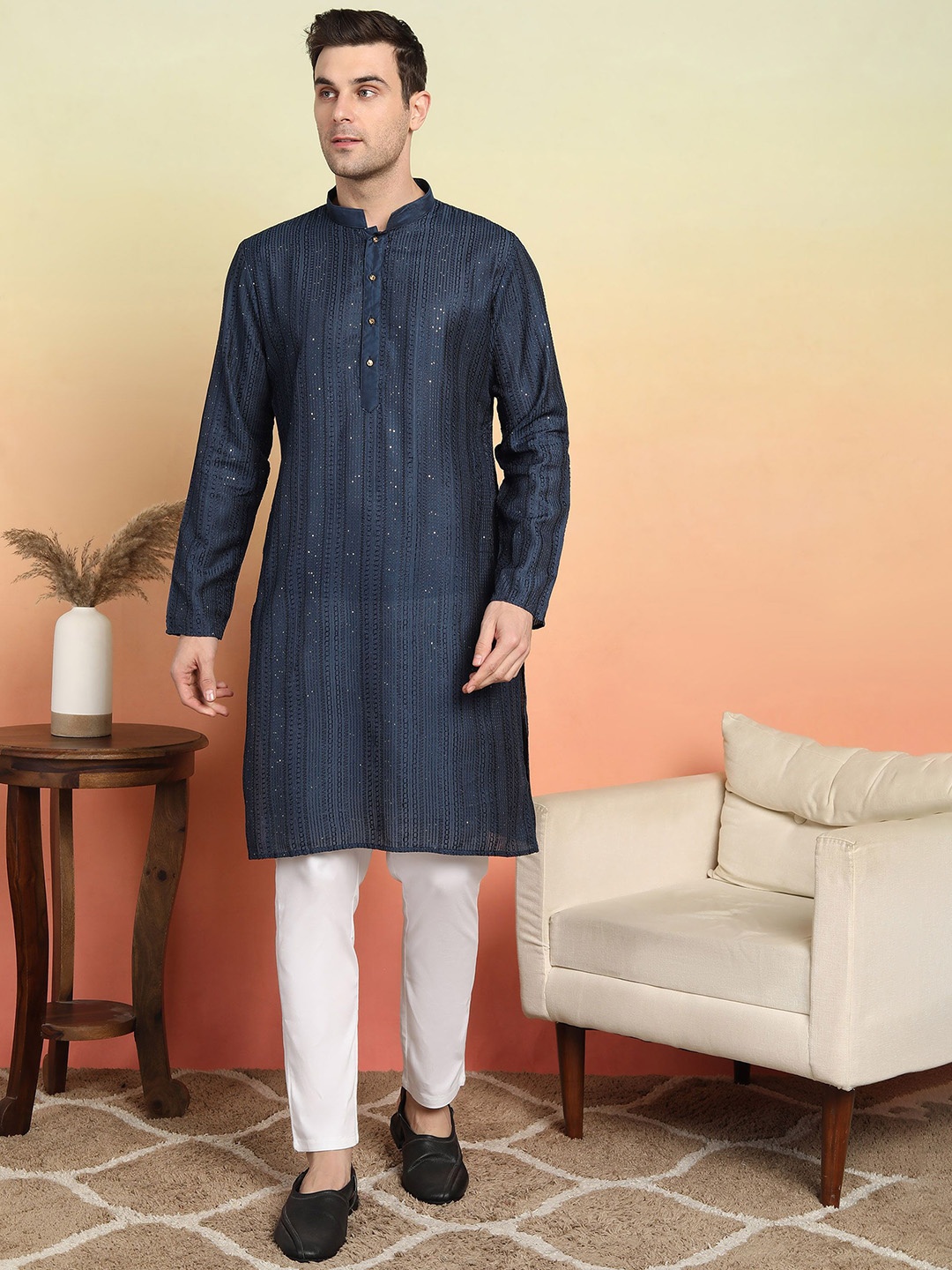 

SWAGG INDIA Men Ethnic Motifs Embroidered Kurta, Navy blue