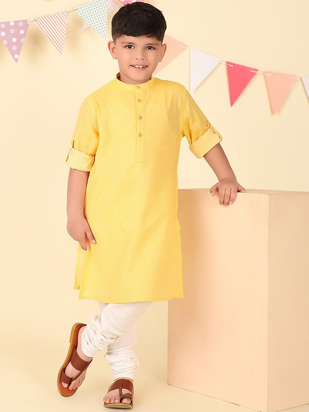 

Fabindia Boys Cold-Shoulder Sleeves Thread Work Kurta, Yellow