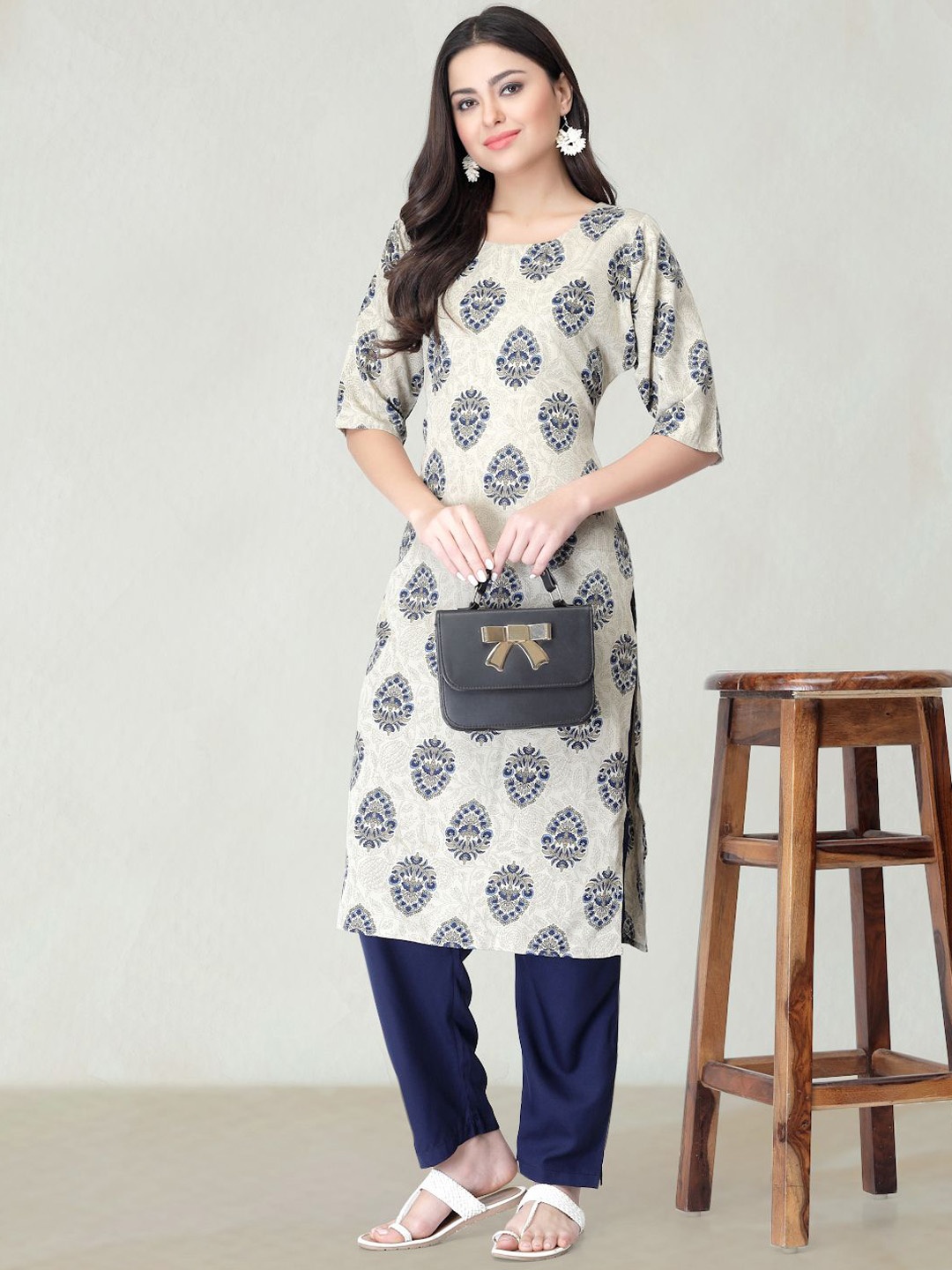

Moda Rapido Ethnic Motifs Printed Straight Kurta, Grey