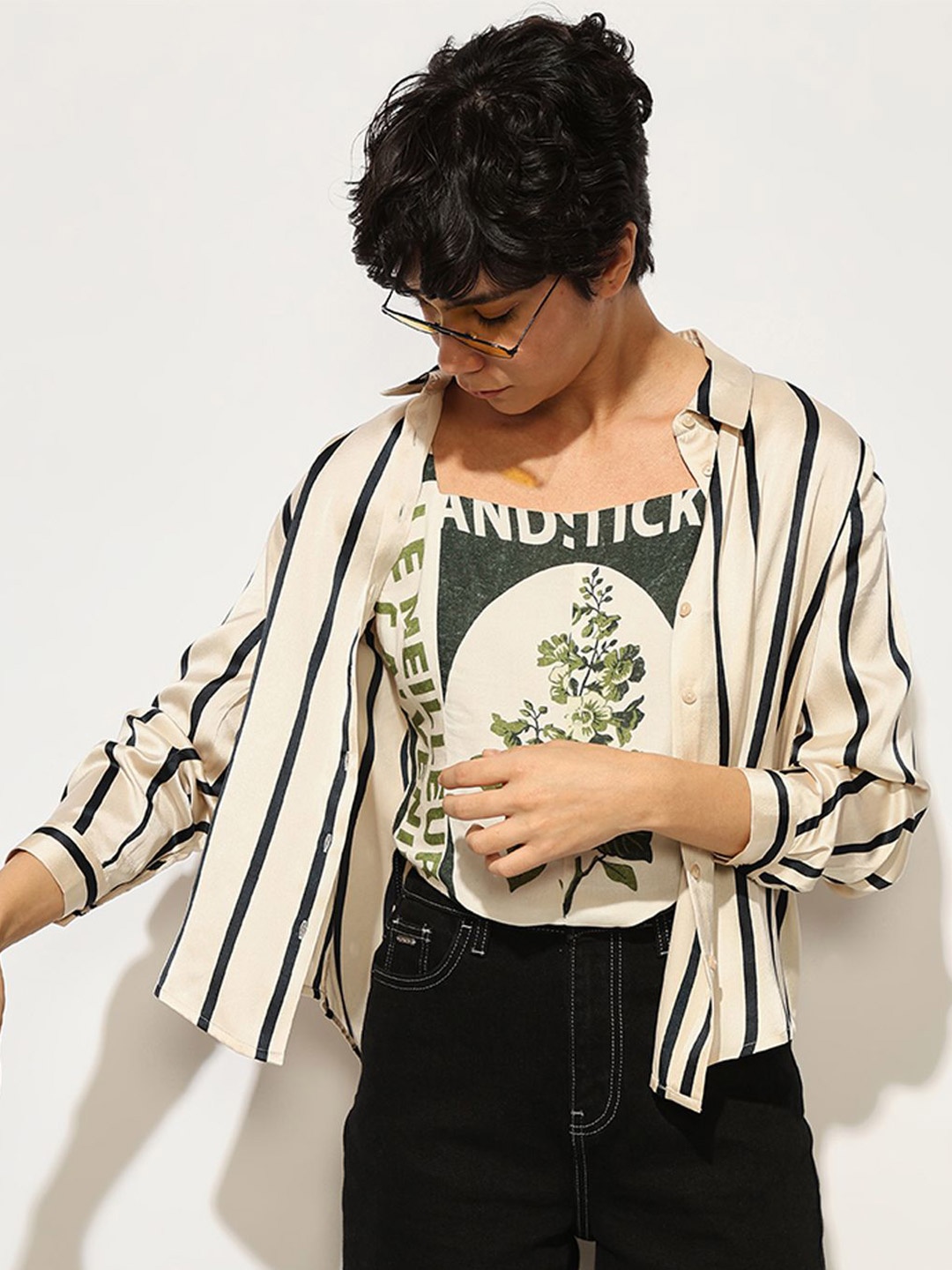 

ONLY Women Graphic Printed Crop Top, Olive