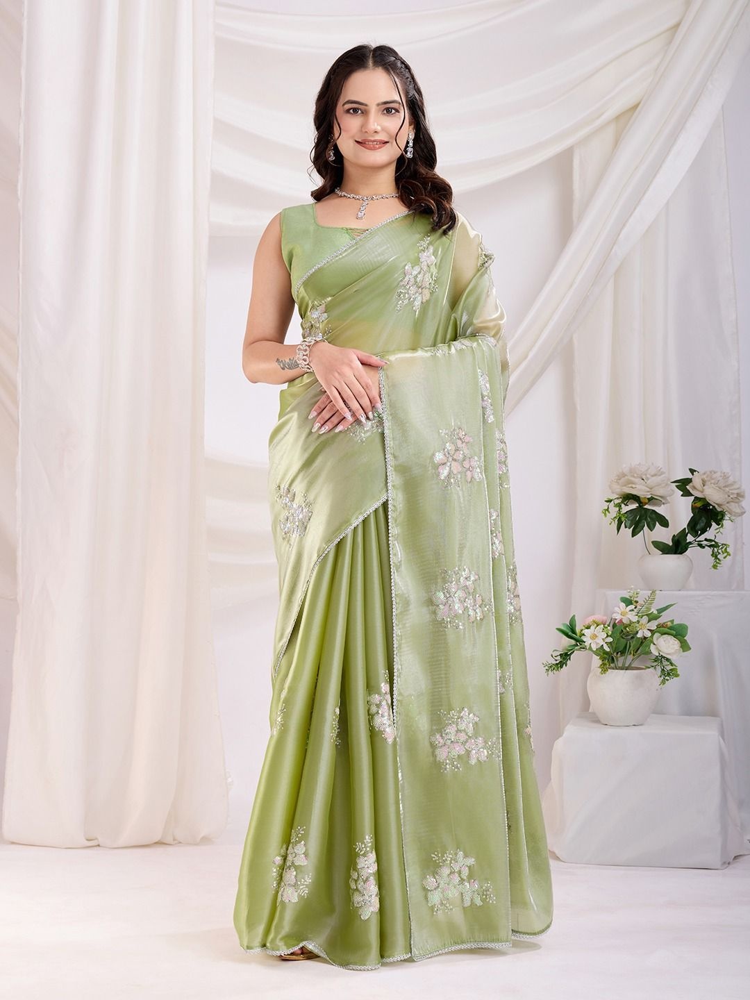 

VenderVilla Floral Sequinned Organza Saree, Green