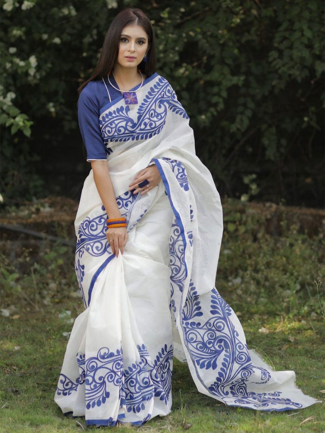 

ARPITA FASHION Venkatgiri Saree, White