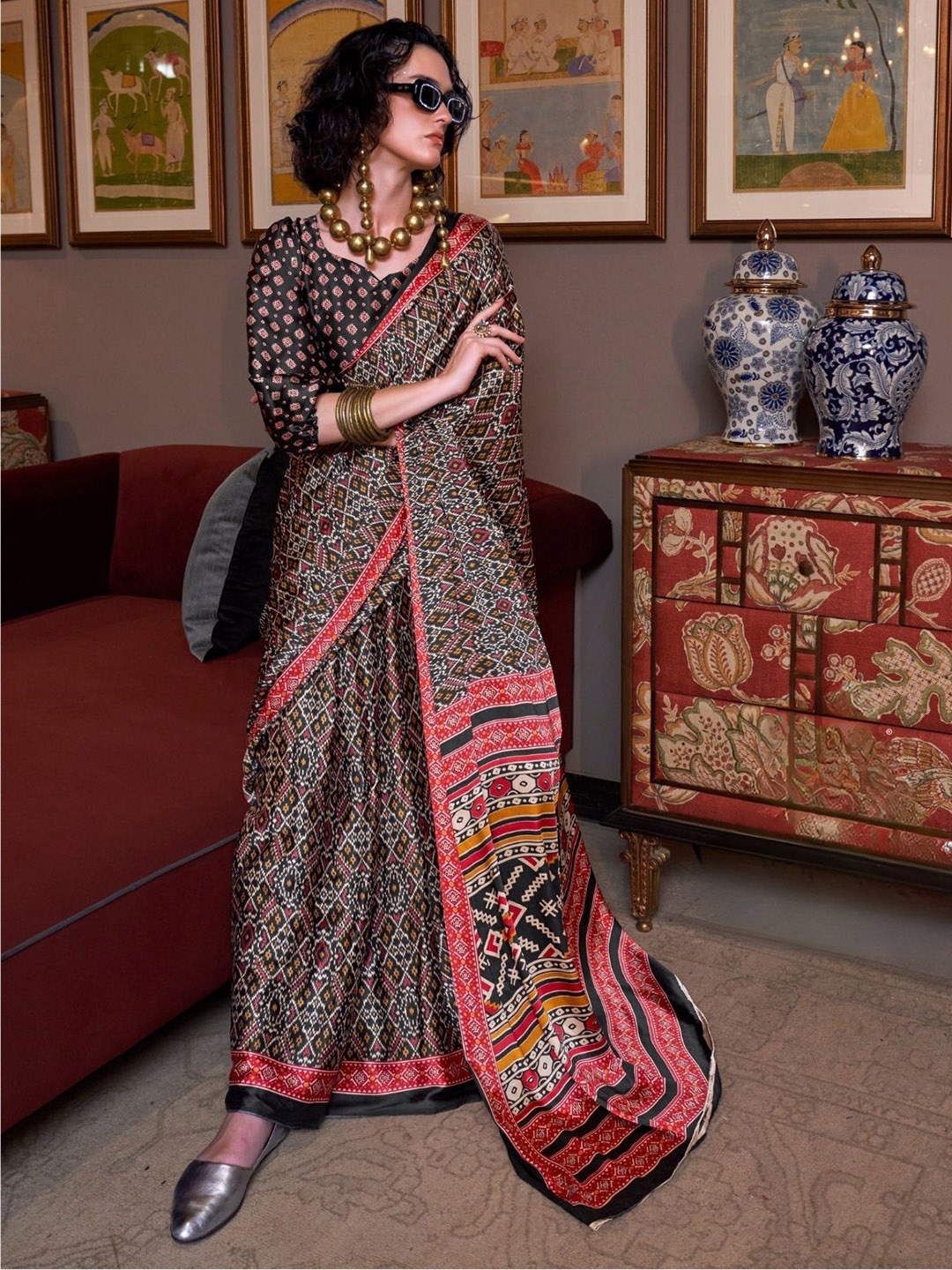 

PEENGAX Ethnic Motifs Satin Saree, Black
