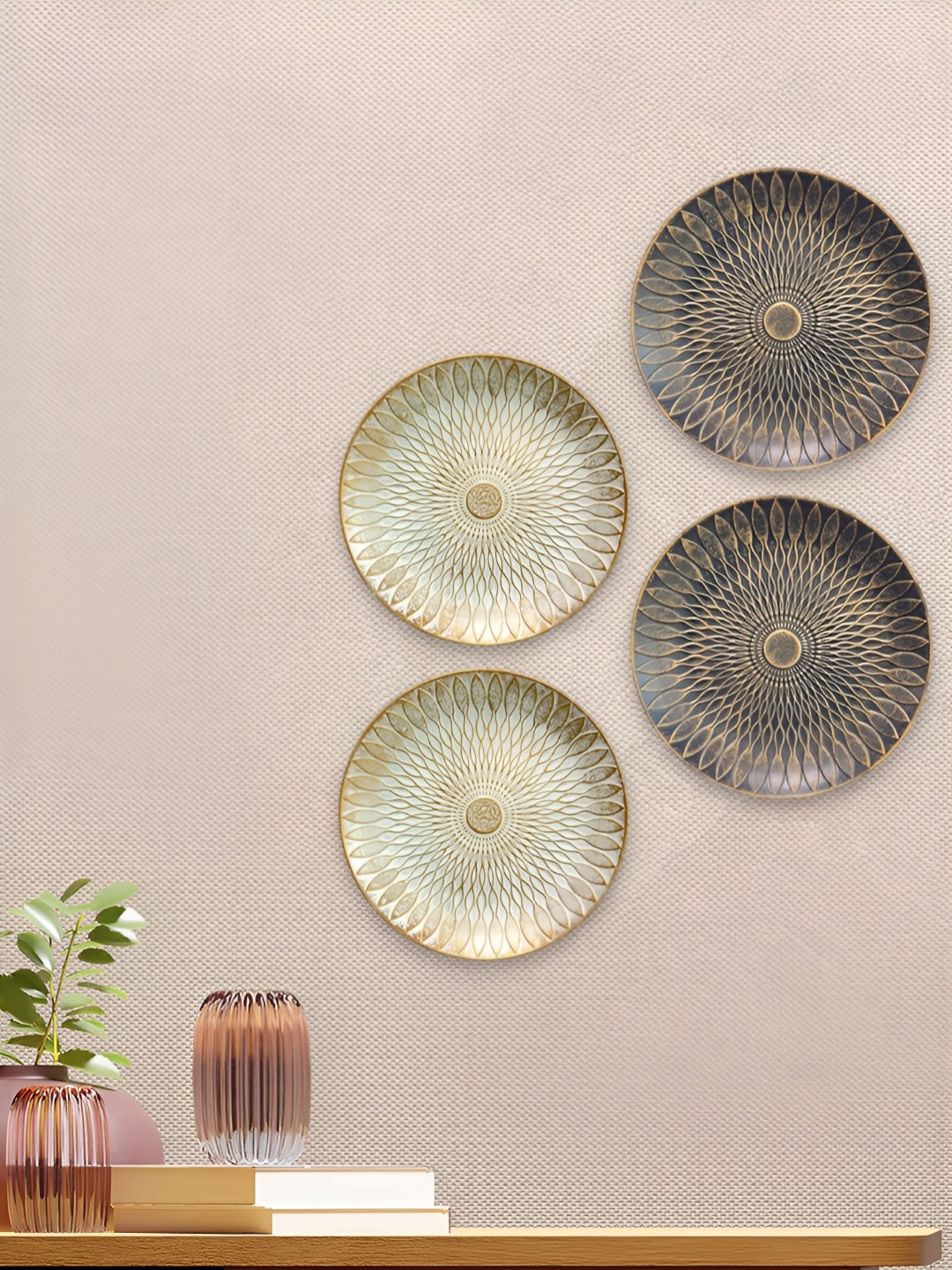 

Art Street White And Black 4 Pieces Hanging Plates Wood Wall Decor