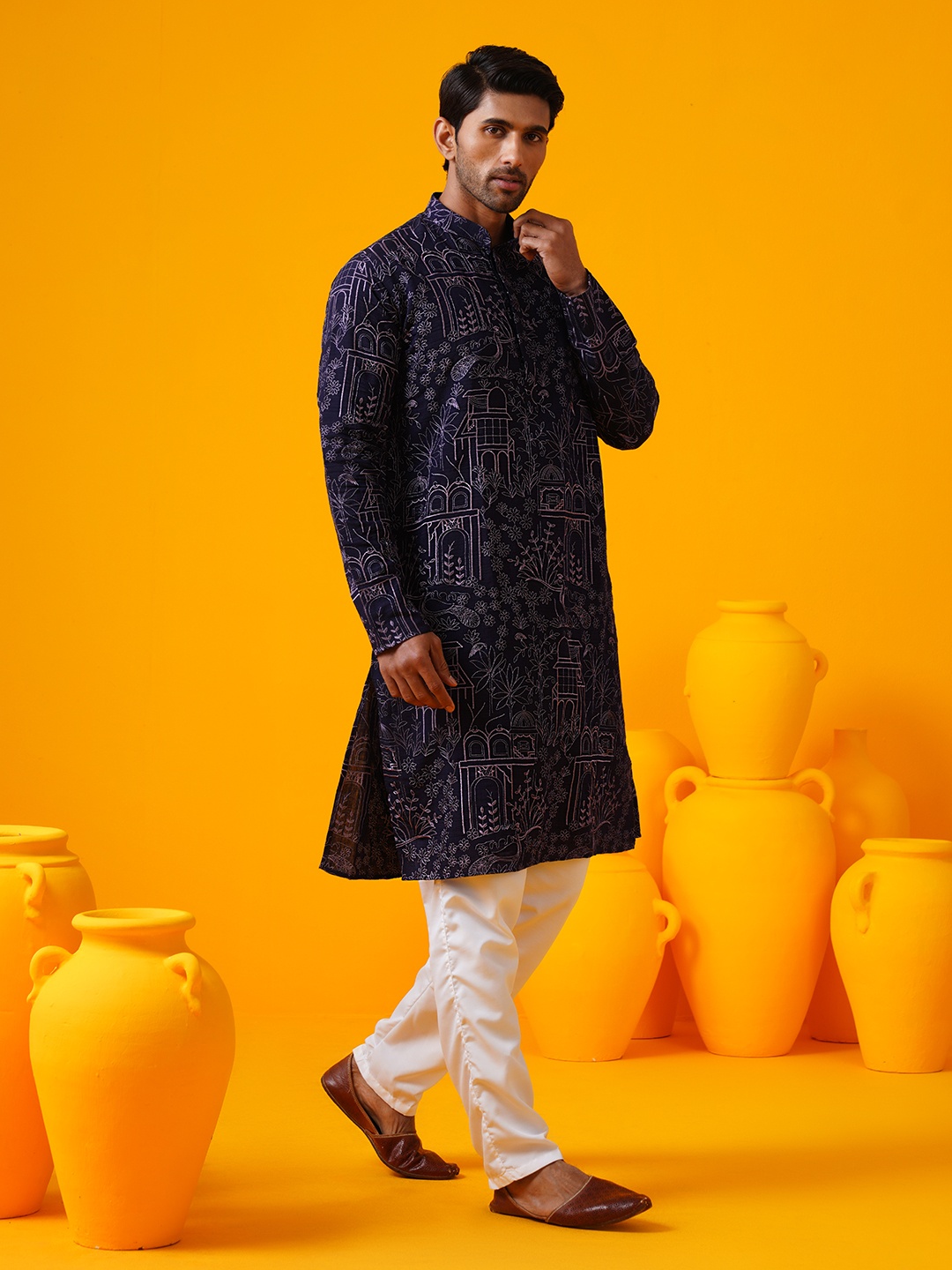 

SOJANYA Men Floral Embroidered Regular Kantha Work Kurta with Pyjamas, Violet