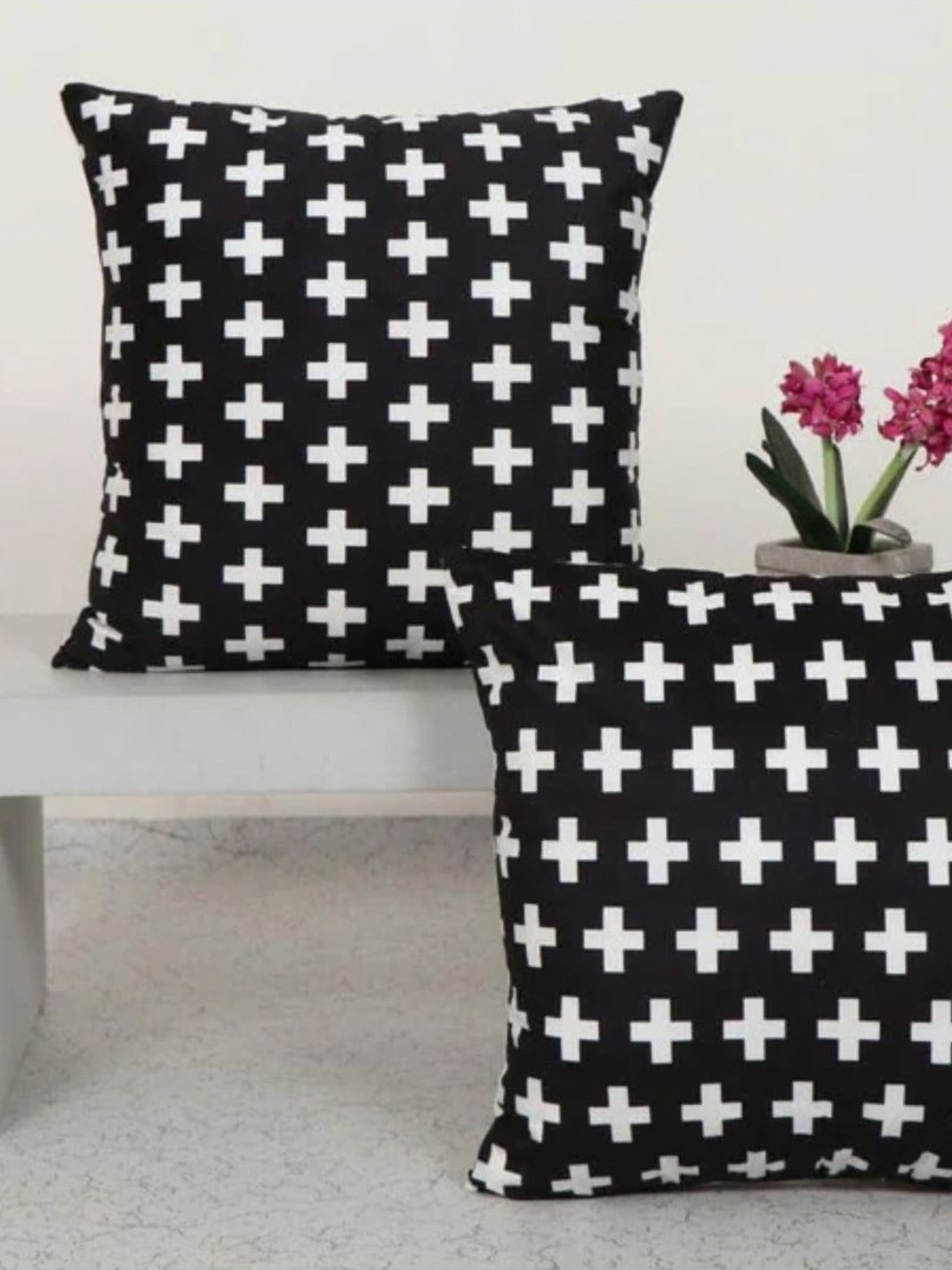 

Aura Black And White 2 Pieces Geometric Printed Cotton Square Cushion Covers