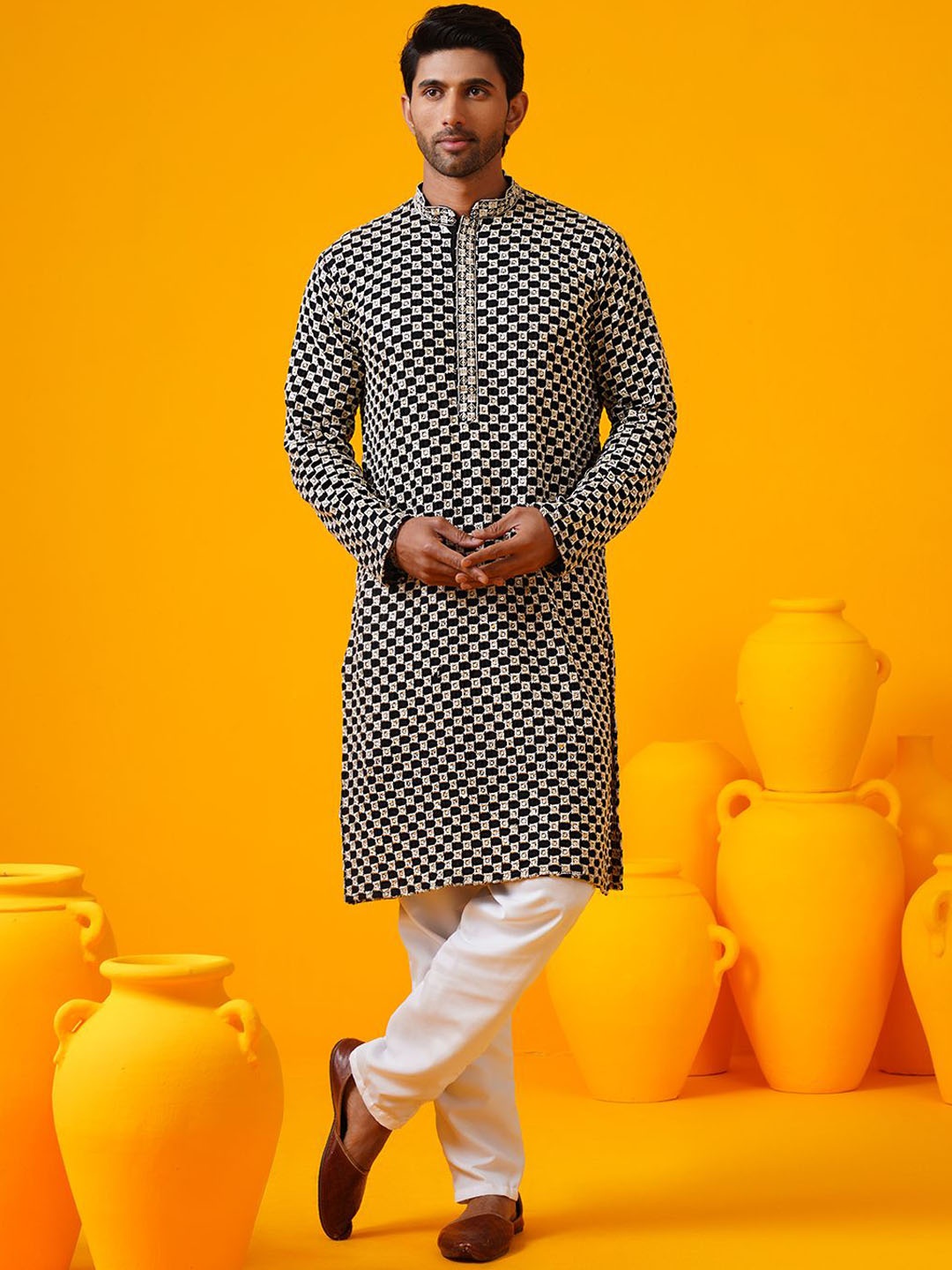 

SOJANYA Geometric Embroidered Mandarin Collar Thread Work Straight Kurtas, Black
