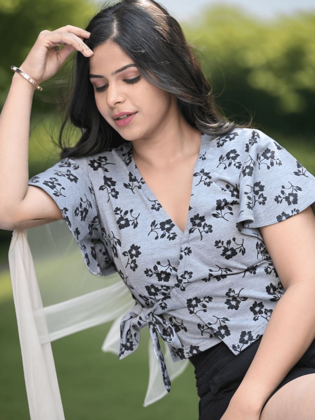 

Isthitos Floral Print Wrap Shirt Style Short Sleeves Top, Grey