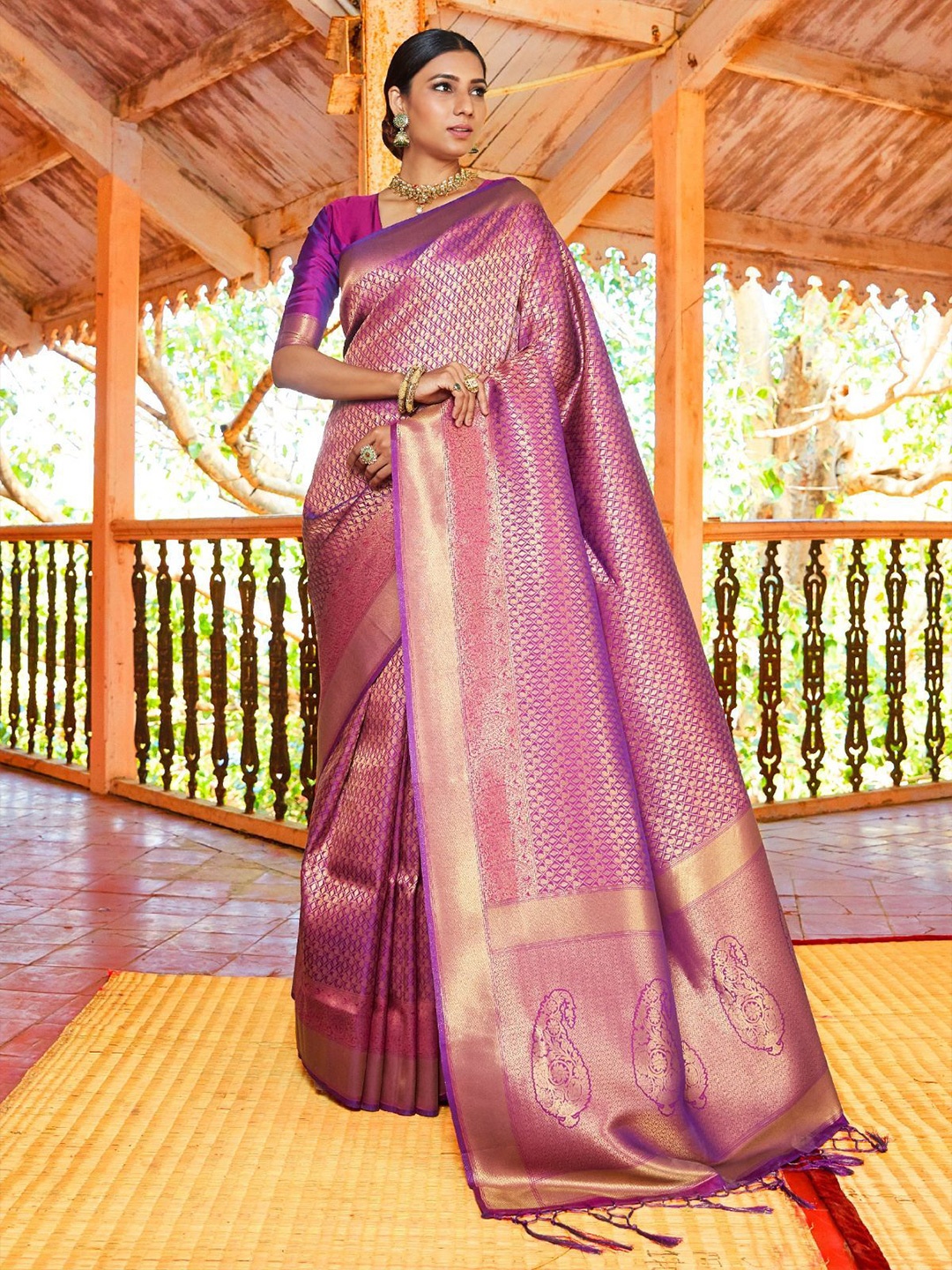 

ODETTE Ethnic Motifs Zari Silk Blend Saree, Purple