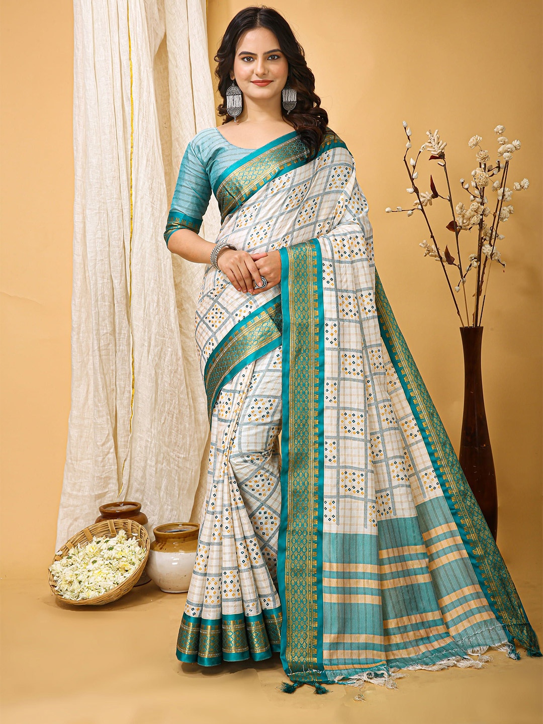 

KAYOMMI Bandhani Zari Pure Cotton Bandhani Saree, White