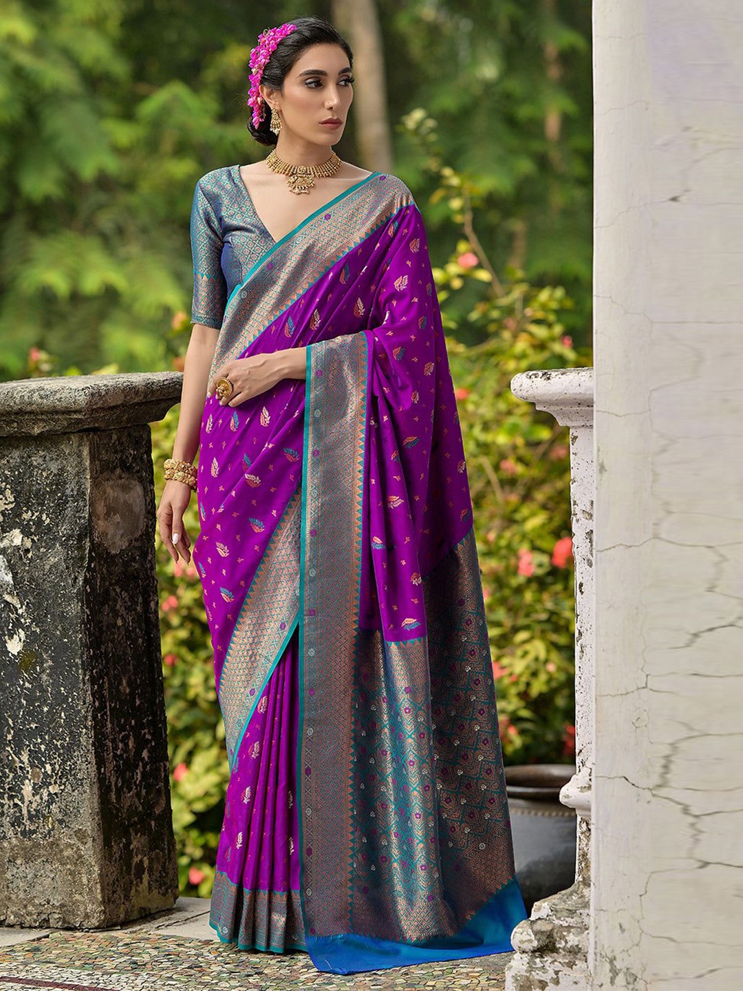 

VISHNU WEAVES Woven Design Zari Pure Silk Banarasi Saree, Maroon