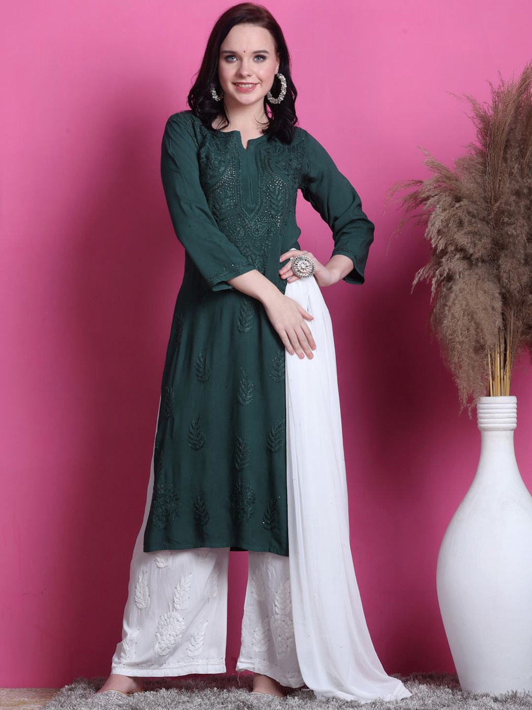 

KHAKA Women Embroidered Mukaish Handloom Kurta, Green