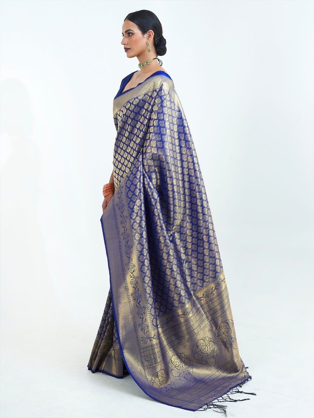 

ODETTE Ethnic Motifs Zari Silk Blend Saree, Blue