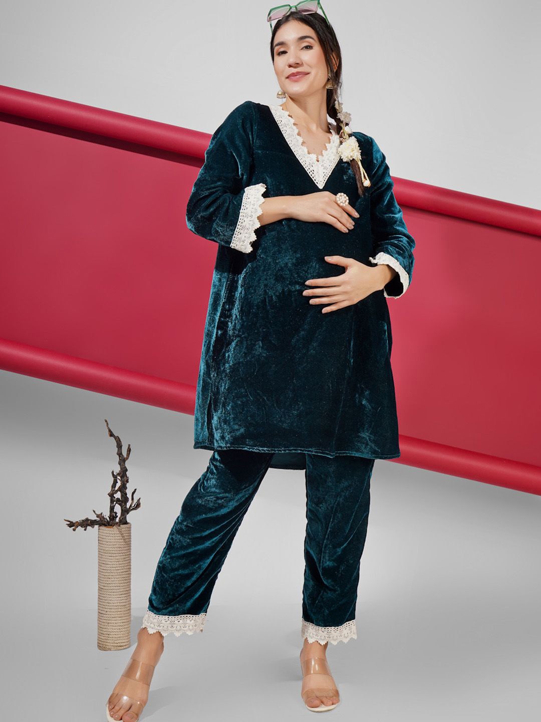 

angloindu Floral Embroidered V-Neck Velvet Maternity Kurti With Trouser, Green