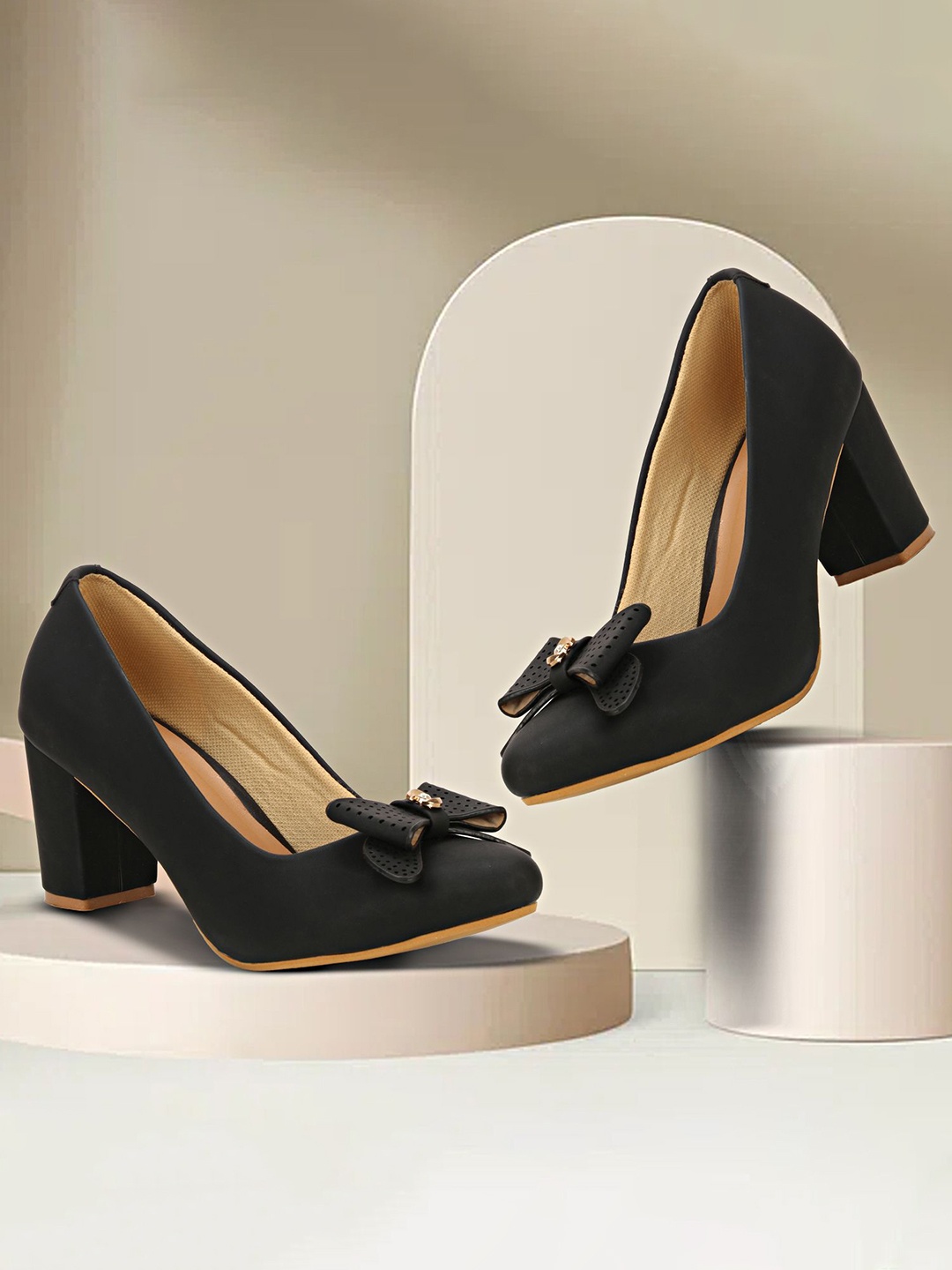 

Commander Shoes Women Embellished Block Pumps with Bows, Black