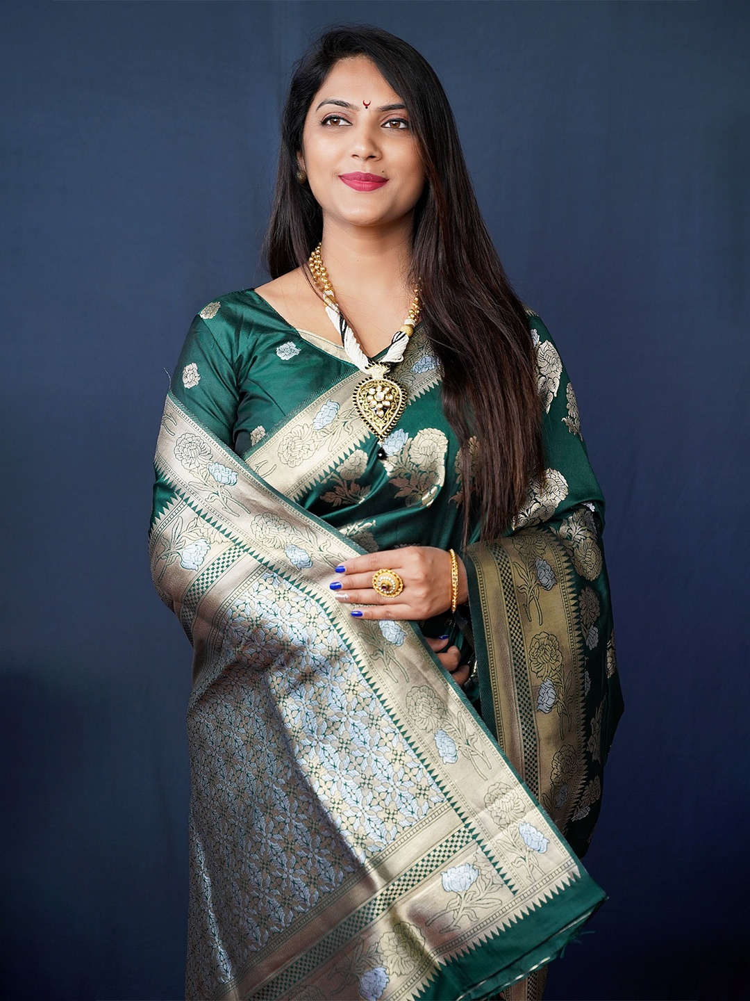 

Kandora Ethnic Motifs Zari Pure Silk Banarasi Saree, Green
