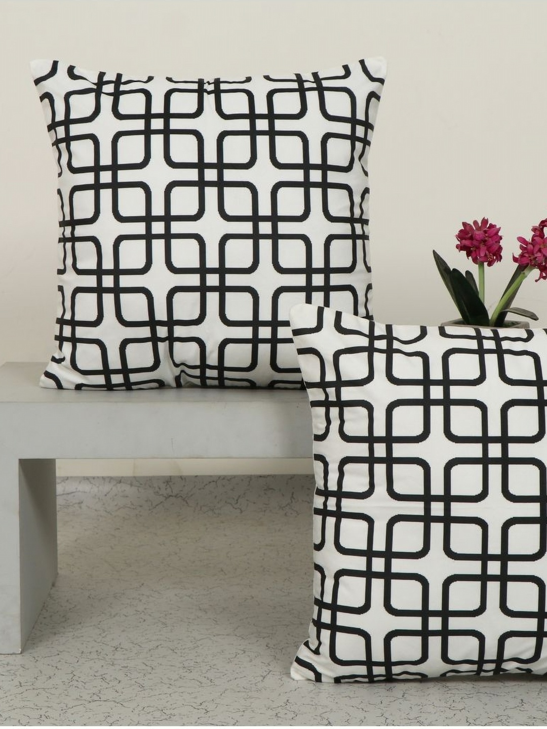 

Aura White & Black 2 Pieces Geometric Printed Square Cushion Covers