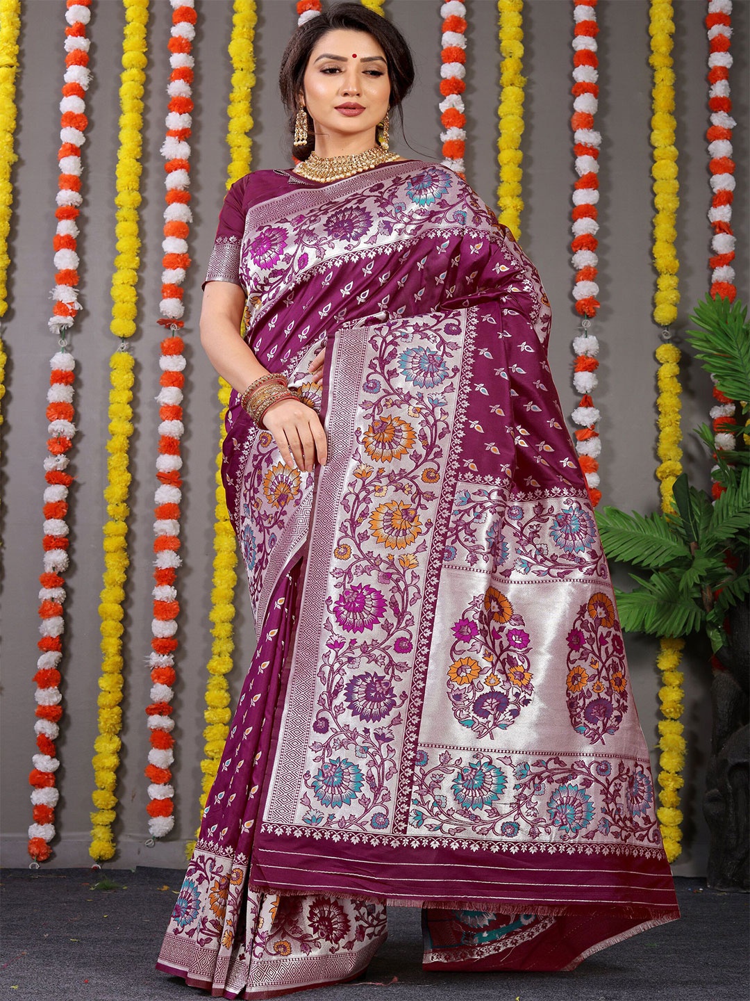 

amirat Woven Design Zari Pure Silk Banarasi Saree, Magenta