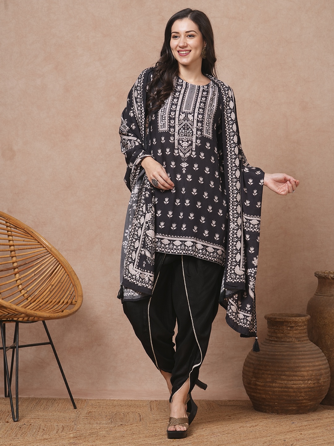 

FASHOR Women Ethnic Motifs Printed Regular Sequinned Kurti with Dhoti Pants & With Dupatta, Black