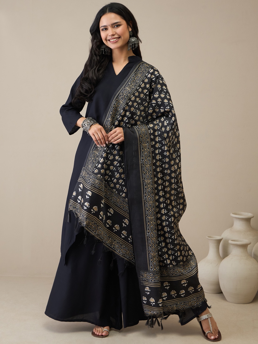 

InWeave Women Kurta With Dupatta, Black