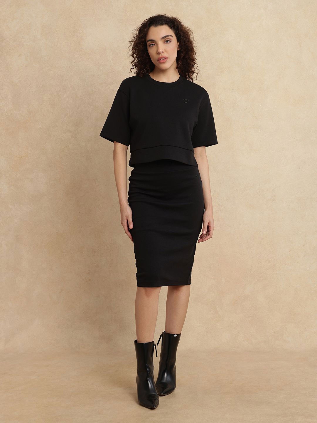 

RAREISM Women Pockets T-shirt, Black