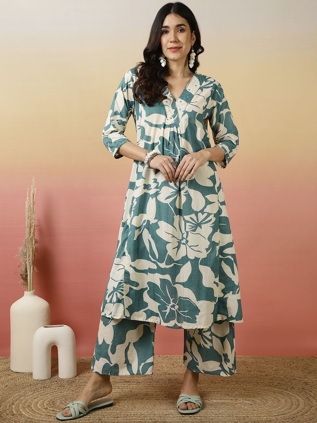 

Sangria Floral Printed Pure Cotton Kurta & Palazzos Set, Green