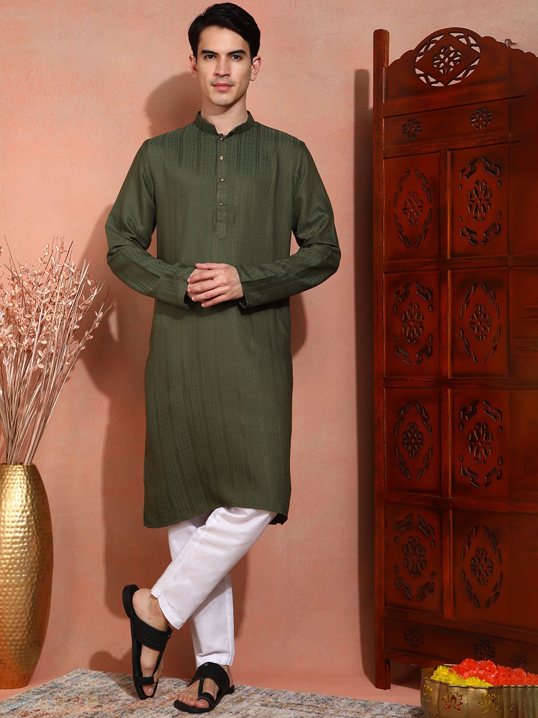 

SWAGG INDIA Men Kurta, Green