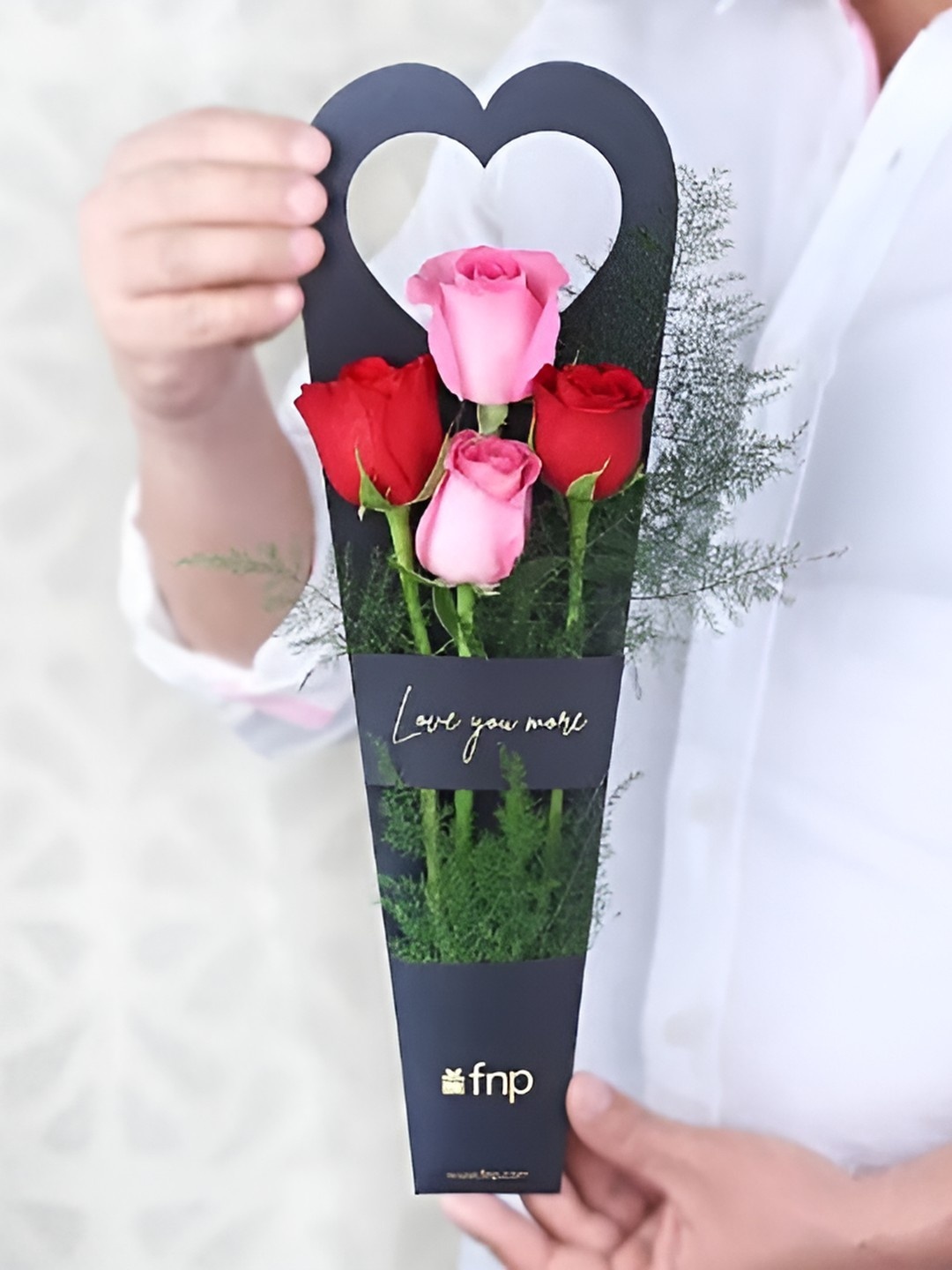 

fnp Bunch of 4 Red & Pink Premium Fresh Rose Bouquet for Valentine's, Multi