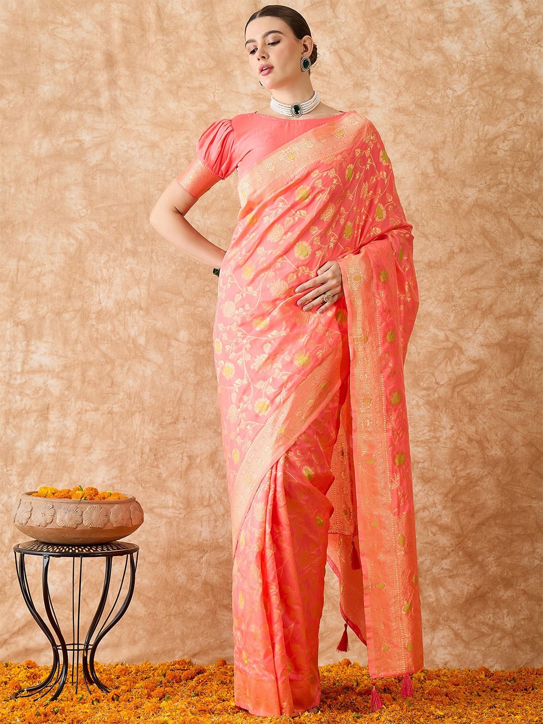 

DEVATITHI Ethnic Motifs Zari Silk Blend Banarasi Saree, Peach