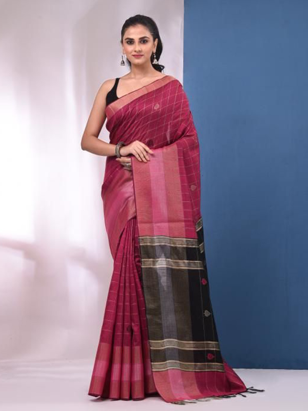 

VIBHAVARI Checked Saree, Magenta