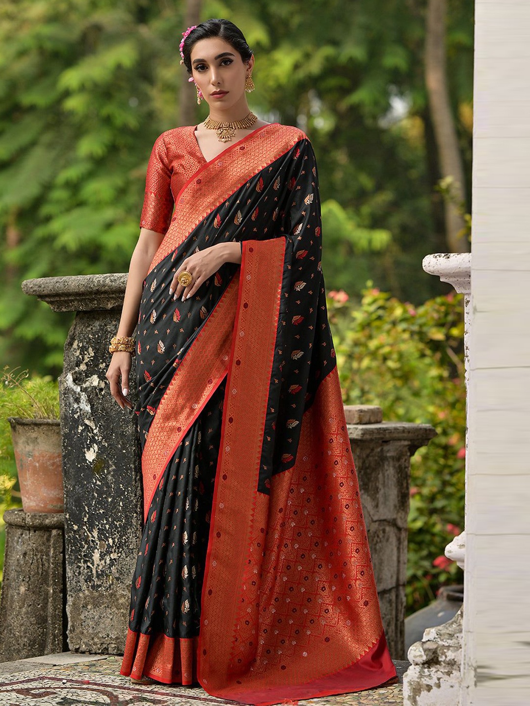 

VISHNU WEAVES Cinnamon Black Ethnic Motifs Woven Design Zari Banarasi Silk Sarees