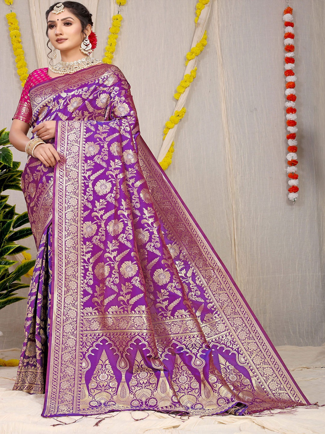 

amirat Woven Design Zari Pure Silk Banarasi Saree, Purple