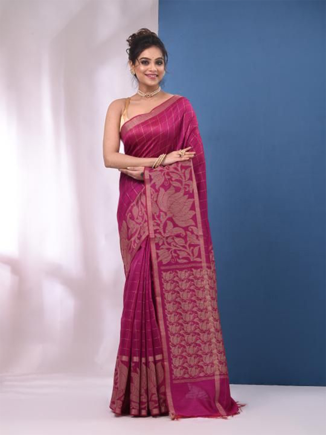 

VIBHAVARI Woven Design Zari Saree, Magenta