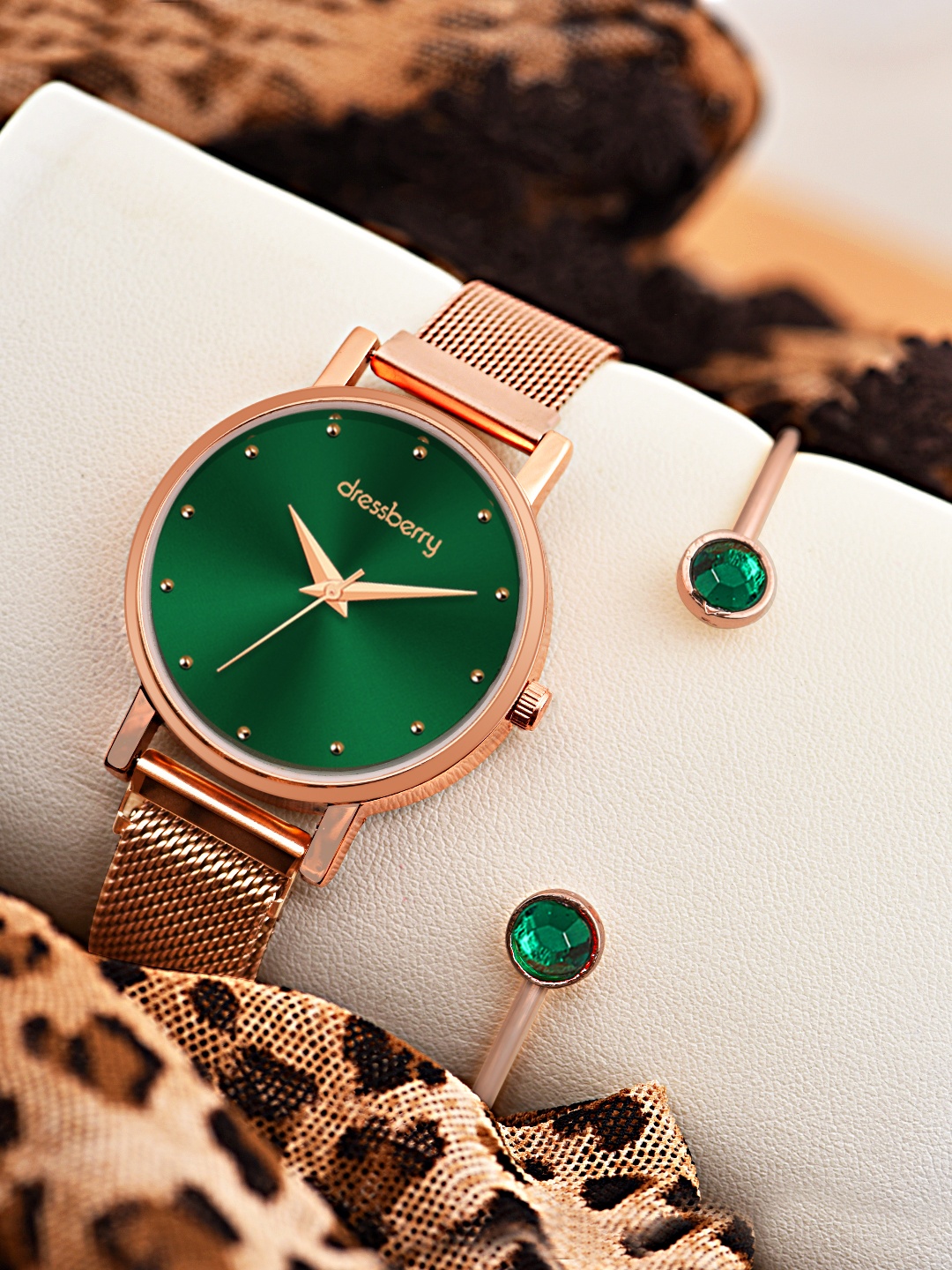 

DressBerry Women Analog Watch & Bangle Gift Set, Rose gold