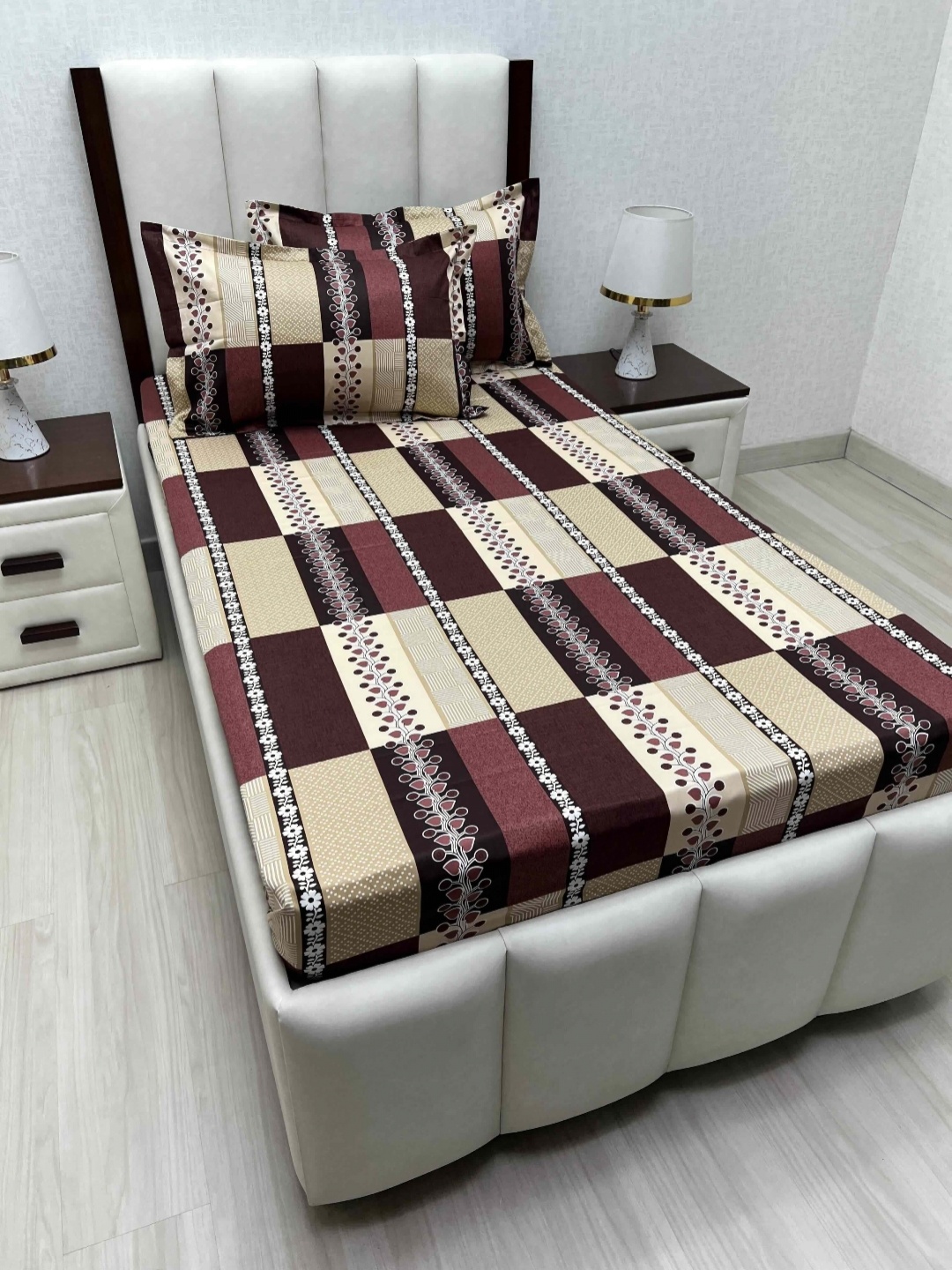 

Pure Decor Lounge Fur Maroon Printed Cotton 200 TC Single Bedsheet Set-2.36 m x 1.73 m