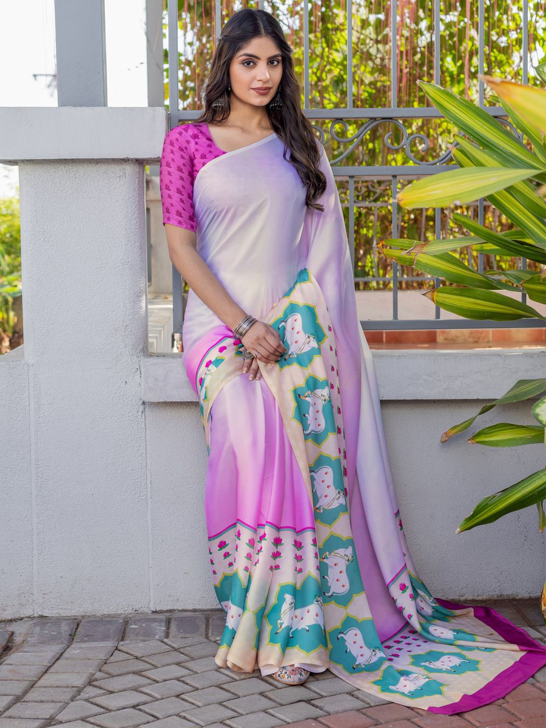 

Saree mall Solid Saree with Blouse Piece, Pink