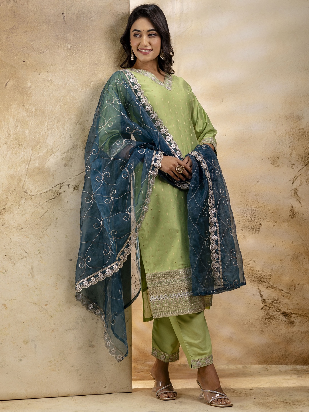 

VredeVogel Ethnic Motifs Embroidered V-Neck Straight Kurta With Trousers And Dupatta, Green