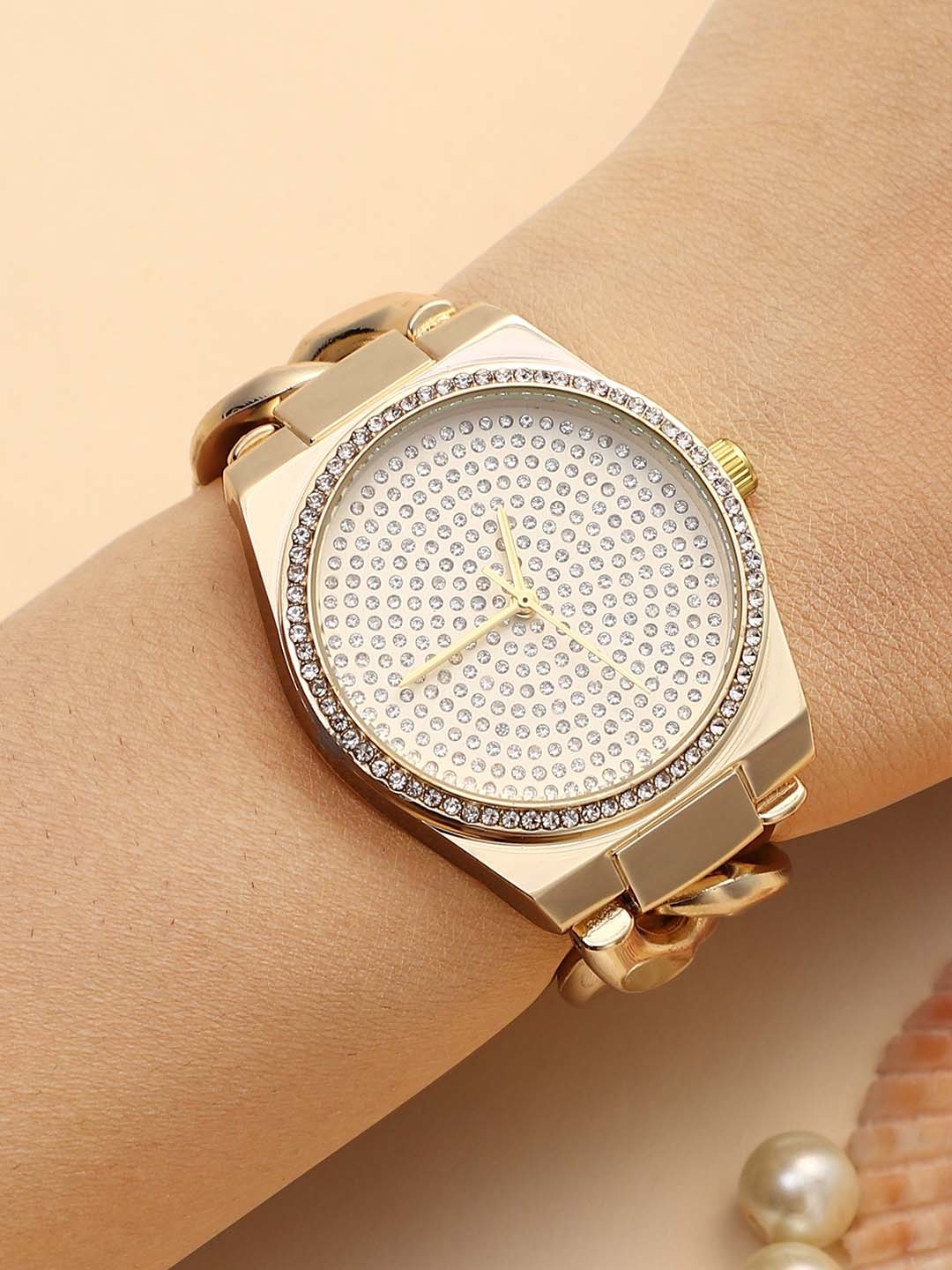 

HAUTE SAUCE by Campus Sutra Women Embellished Dial & Stainless Steel Bracelet Style Straps Analogue Watch, Gold