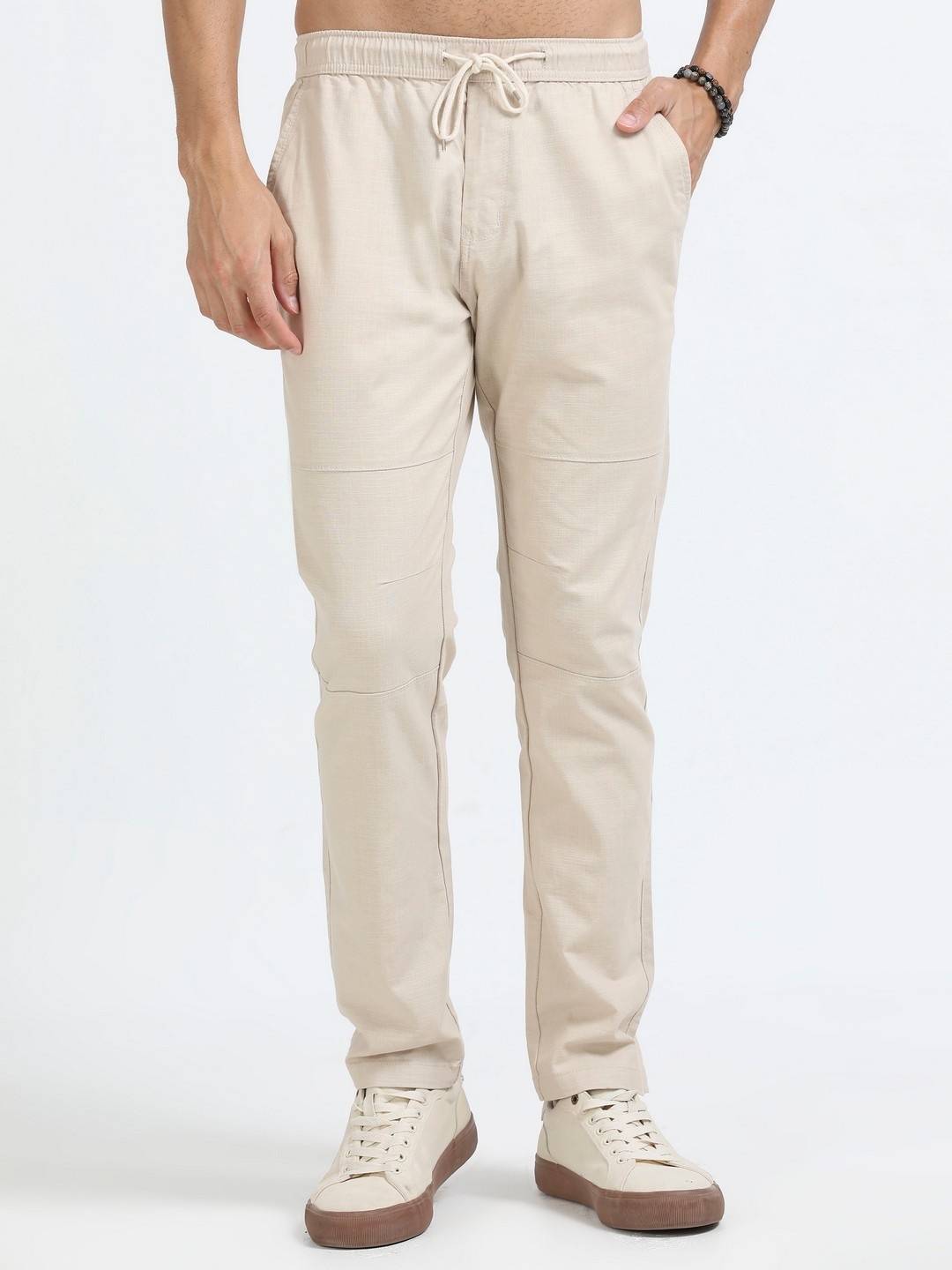 

NEVER NEUD Men Relaxed Linen Traveller Trousers, Beige