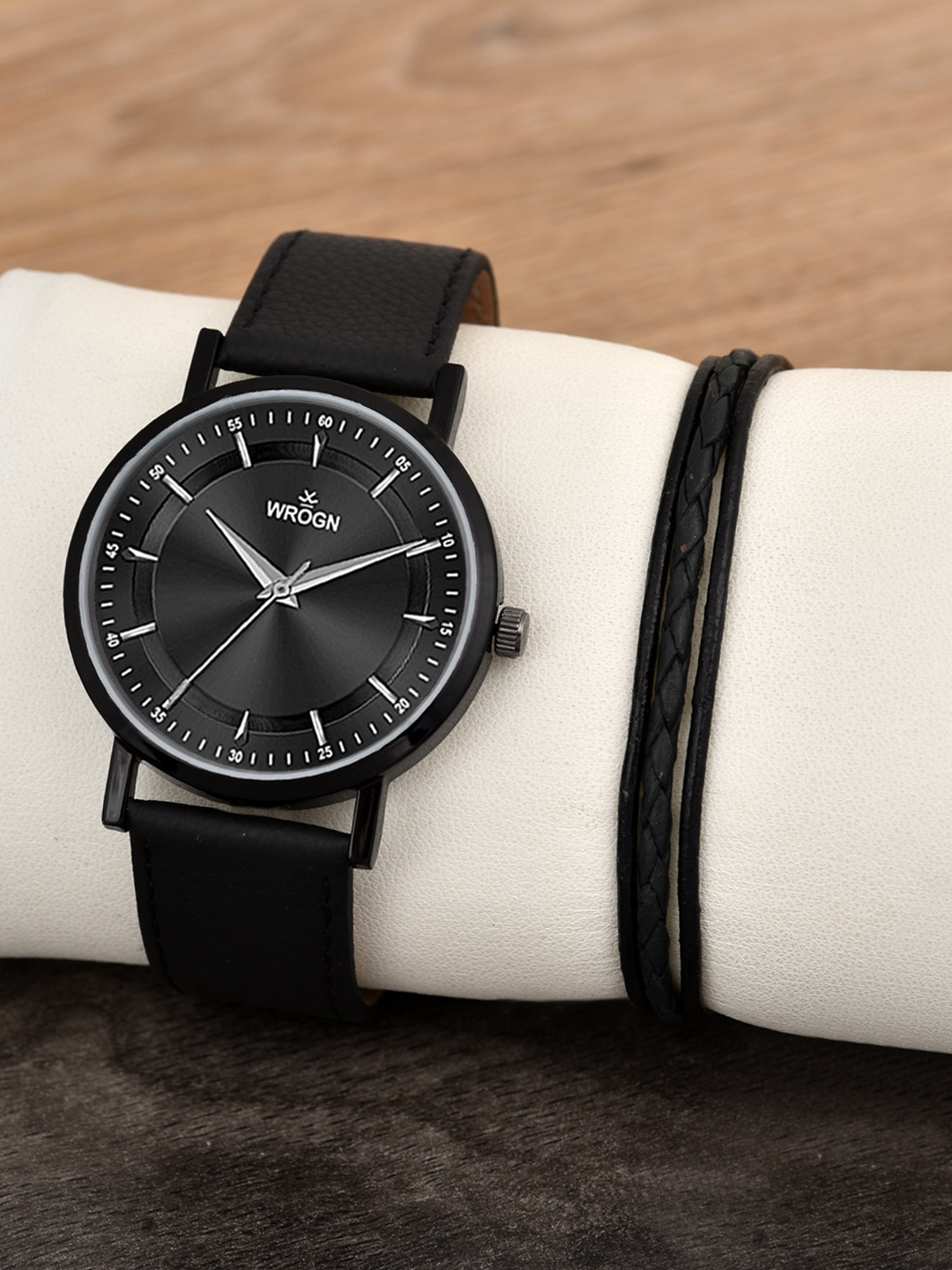 

WROGN Men Analog Watch & Leather Bracelet Gift Set, Black