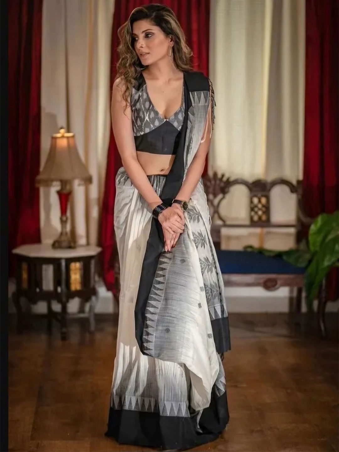 

ARPITA FASHION Floral Chanderi Saree, White