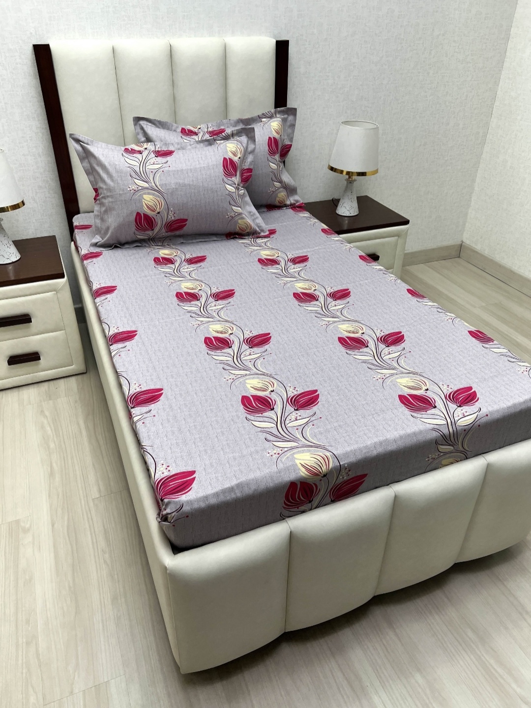 

Pure Decor Lounge Fur Pink Printed 210 TC Pure Cotton Single Bedsheet Set-1.73m x 2.36 m, Purple