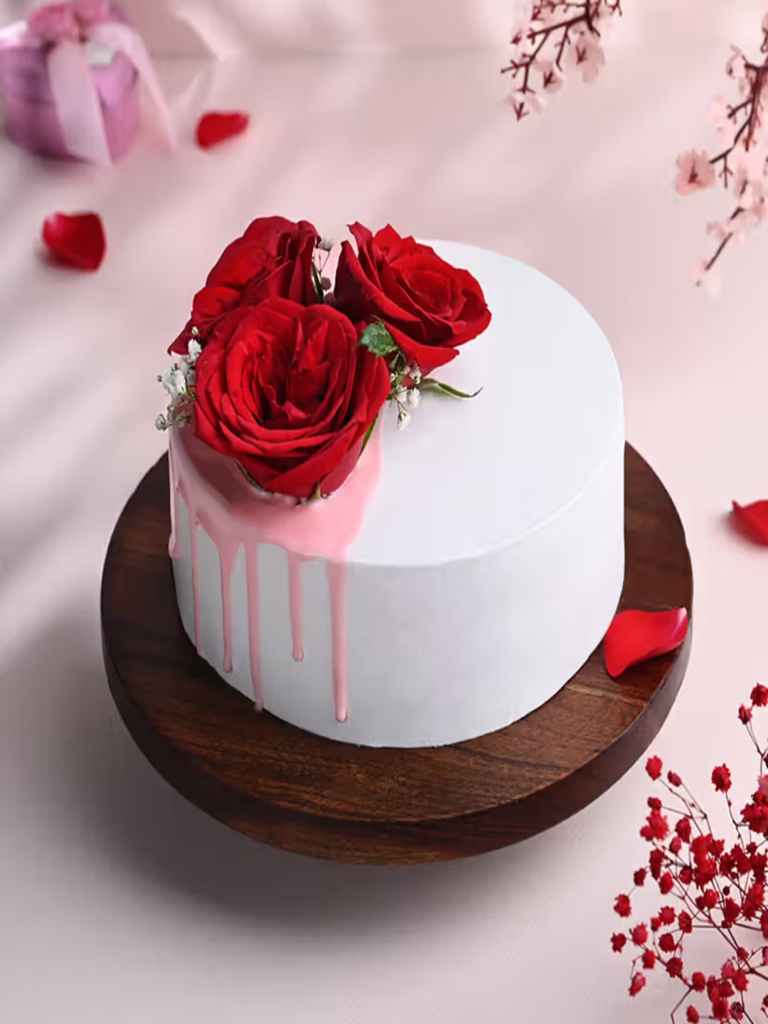 

Floweraura Vanilla Eggless Round Shape Cake - 1Kg, White