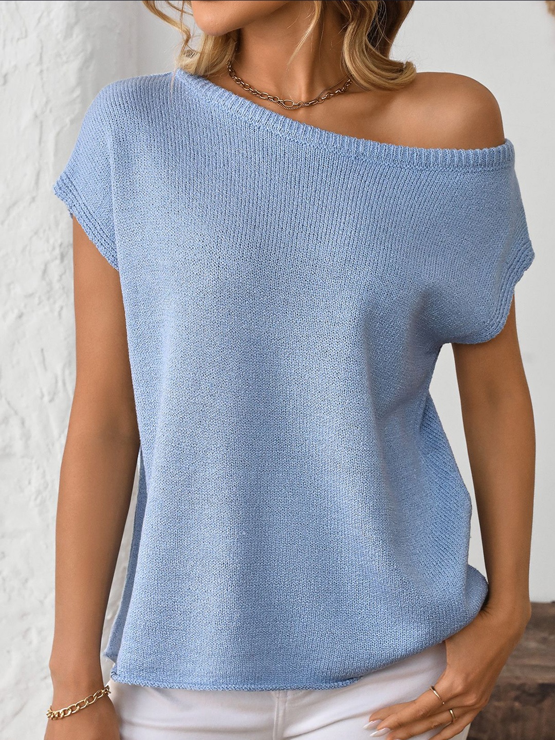 

StyleCast x Revolte Solid One Shoulder Regular Top, Blue