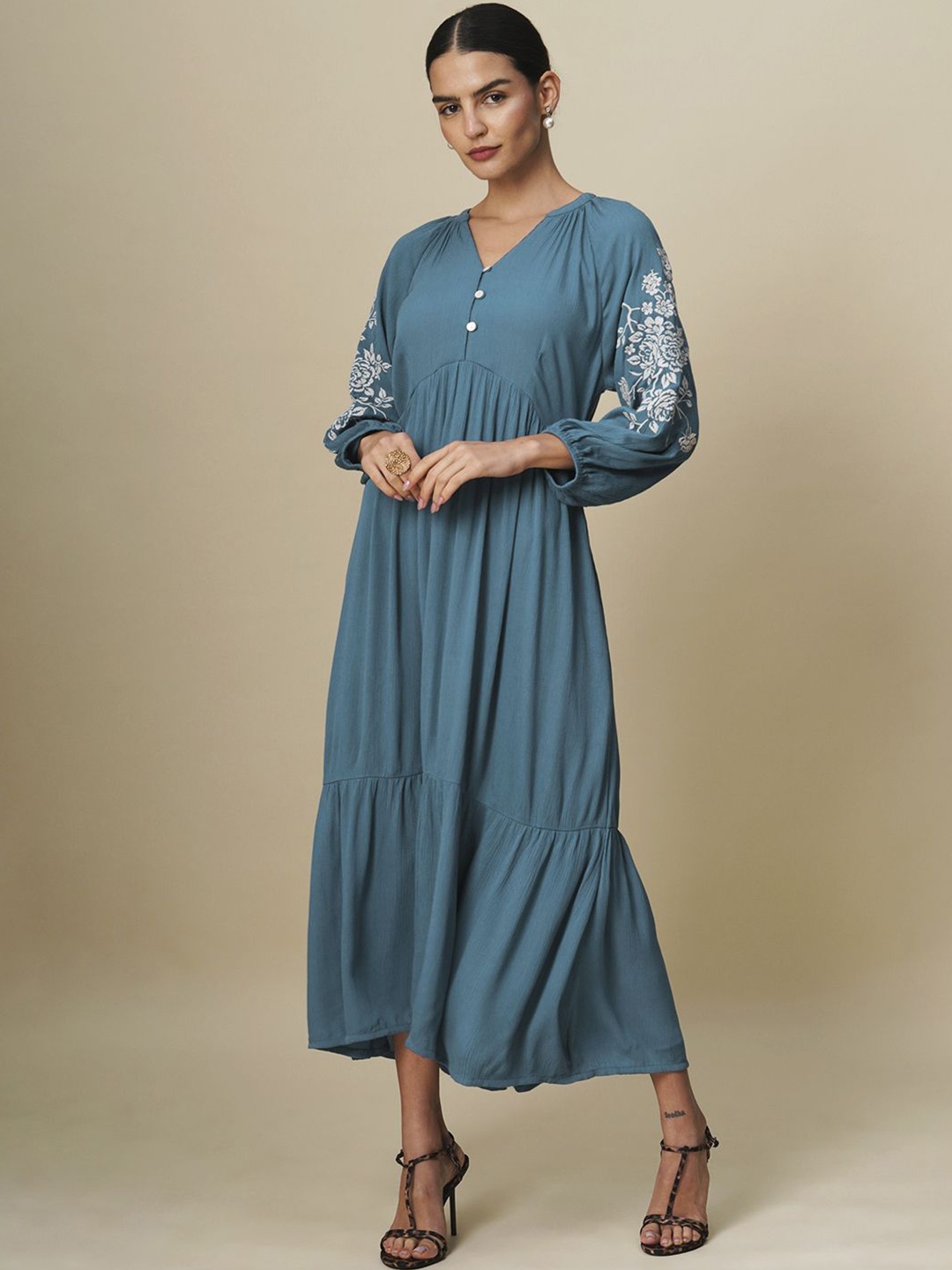 

Chemistry Embroidered Puff Sleeve Maxi solid dress, Blue