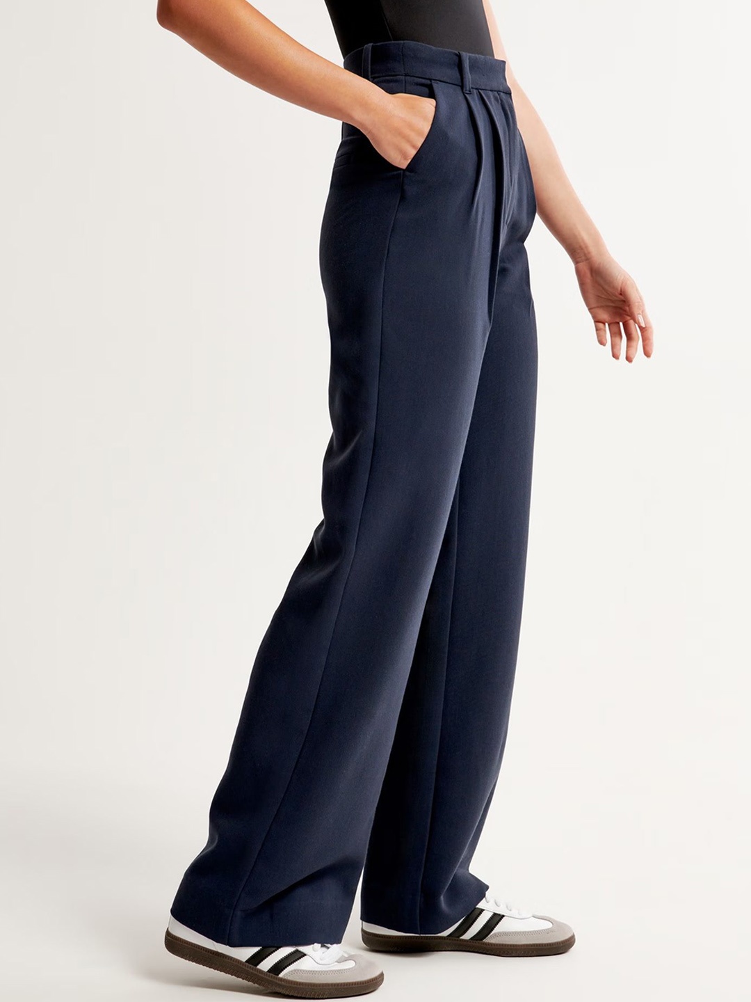 

FNOCKS Women Tailored Loose Fit High-Rise Stain Resistant Pleated Trousers, Navy blue