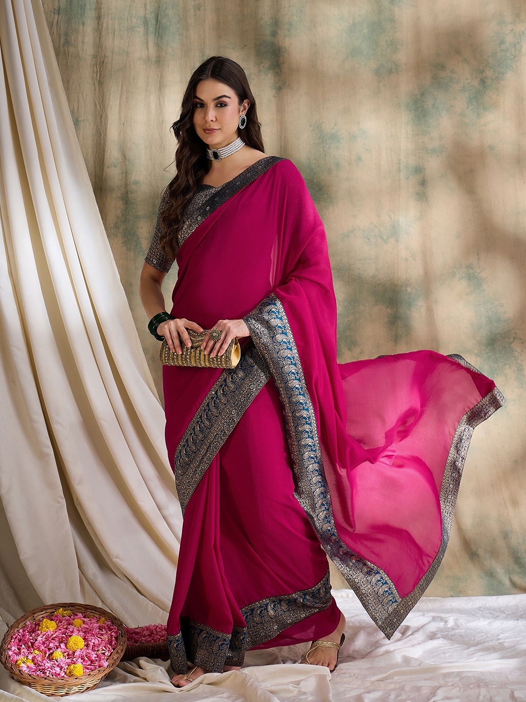 

DEVATITHI Woven Design Zari Silk Blend Vichitra Saree, Pink