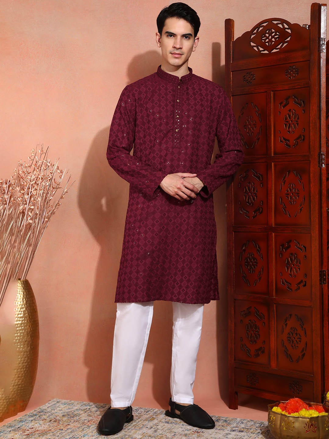 

SWAGG INDIA Men Ethnic Motifs Embroidered Chikankari Kurta, Maroon